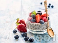 Рецепта Веган чия пудинг с оризово мляко и горски плодове – ягоди, боровинки, малини